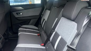 Vauxhall Grandland 1.2 Design SUV 5dr Petrol Hybrid e-DCT Euro 6 (s/s) (136 ps)