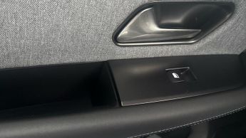 Vauxhall Grandland 1.2 Design SUV 5dr Petrol Hybrid e-DCT Euro 6 (s/s) (136 ps)