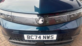 Vauxhall Grandland 1.2 Design SUV 5dr Petrol Hybrid e-DCT Euro 6 (s/s) (136 ps)