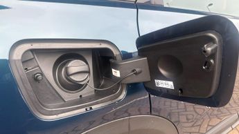 Vauxhall Grandland 1.2 Design SUV 5dr Petrol Hybrid e-DCT Euro 6 (s/s) (136 ps)