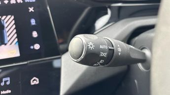 Peugeot 308 54kWh Allure Hatchback 5dr Electric Auto (156 ps)