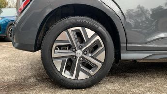 Hyundai Kona 39kWh Premium SUV 5dr Electric Auto (10.5kW Charger) (136 ps)