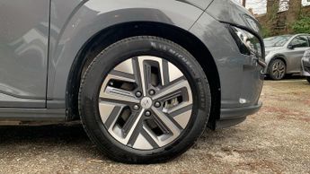 Hyundai Kona 39kWh Premium SUV 5dr Electric Auto (10.5kW Charger) (136 ps)