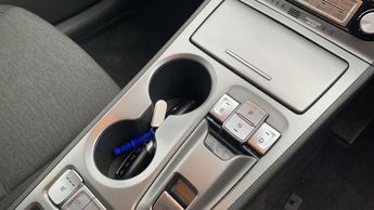 Hyundai Kona 39kWh Premium SUV 5dr Electric Auto (10.5kW Charger) (136 ps)