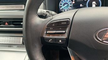 Hyundai Kona 39kWh Premium SUV 5dr Electric Auto (10.5kW Charger) (136 ps)