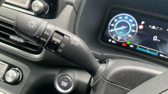 Hyundai Kona 39kWh Premium SUV 5dr Electric Auto (10.5kW Charger) (136 ps)