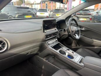 Hyundai Kona 39kWh Premium SUV 5dr Electric Auto (10.5kW Charger) (136 ps)