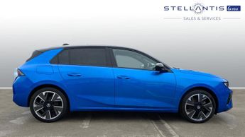 Vauxhall Astra Electric 54kWh Ultimate Hatchback 5dr Electric Auto (156 ps)