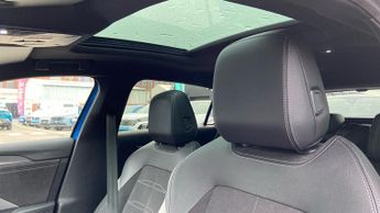 Vauxhall Astra Electric 54kWh Ultimate Hatchback 5dr Electric Auto (156 ps)