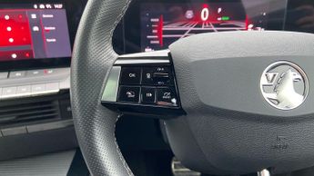 Vauxhall Astra Electric 54kWh Ultimate Hatchback 5dr Electric Auto (156 ps)