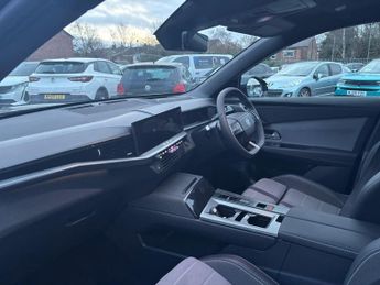 Vauxhall Grandland Electric 73kWh Ultimate SUV 5dr Electric Auto (213 ps)