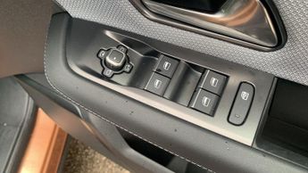 Vauxhall Grandland Electric 73kWh Ultimate SUV 5dr Electric Auto (213 ps)