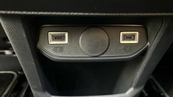 Peugeot 3008 73kWh GT SUV 5dr Electric Auto (210 ps)