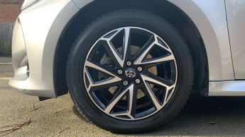 Toyota Yaris 1.5 VVT-h Design Hatchback 5dr Petrol Hybrid E-CVT Euro 6 (s/s) 