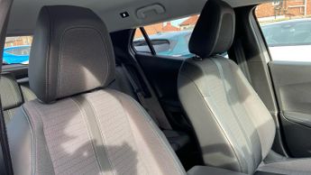 Peugeot 2008 50kWh Allure Premium SUV 5dr Electric Auto (136 ps)