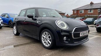 Mini Hatch 1.5 Cooper Hatchback 5dr Petrol Steptronic Euro 6 (s/s) (136 ps)