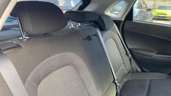 Hyundai Kona 64kWh Premium SUV 5dr Electric Auto (204 ps)