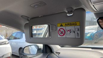 Hyundai Kona 64kWh Premium SUV 5dr Electric Auto (204 ps)