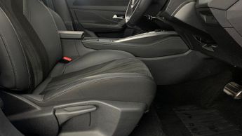 Peugeot 308 54kWh GT Hatchback 5dr Electric Auto (156 ps)