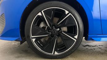 Peugeot 308 54kWh GT Hatchback 5dr Electric Auto (156 ps)