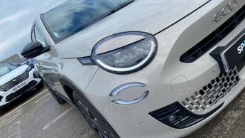 Fiat 600 1.2 MHEV La Prima SUV 5dr Petrol Hybrid e-DCT Euro 6 (s/s) (136 