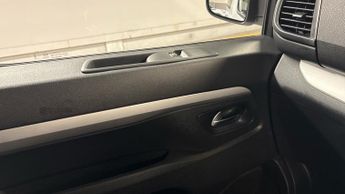 Vauxhall Vivaro Life Electric 50kWh Ultimate MPV 5dr Electric Auto MWB (8 Seat, 7.4kW Charger)