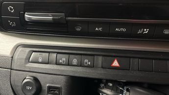 Vauxhall Vivaro Life Electric 50kWh Ultimate MPV 5dr Electric Auto MWB (8 Seat, 7.4kW Charger)