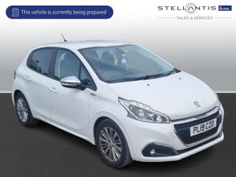 Peugeot 208 1.2 PureTech Signature Hatchback 5dr Petrol Manual Euro 6 (s/s) 