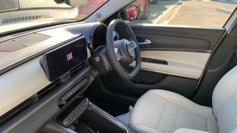 Fiat 600 1.2 MHEV La Prima SUV 5dr Petrol Hybrid e-DCT Euro 6 (s/s) (100 