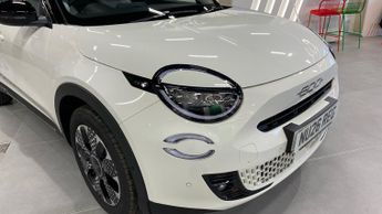 Fiat 600 1.2 MHEV La Prima SUV 5dr Petrol Hybrid e-DCT Euro 6 (s/s) (100 