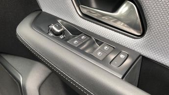 Vauxhall Grandland Electric 73kWh Ultimate SUV 5dr Electric Auto (213 ps)