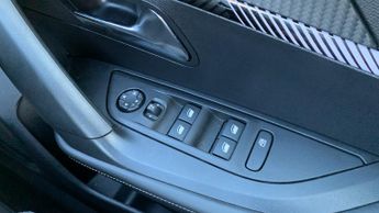 Peugeot 2008 1.2 HYBRID Allure SUV 5dr Petrol Hybrid e-DSC6 Euro 6 (s/s) (136