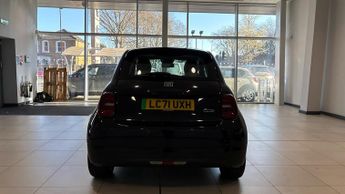 Fiat 500E 42kWh La Prima Hatchback 3dr Electric Auto (118 ps)