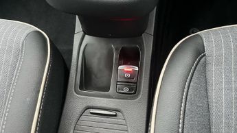 Renault Clio 1.6 E-TECH techno Hatchback 5dr Petrol Hybrid Auto Euro 6 (s/s) 