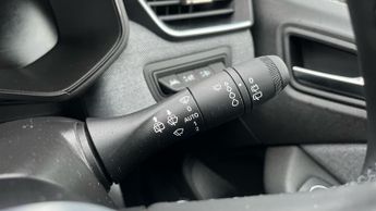 Renault Clio 1.6 E-TECH techno Hatchback 5dr Petrol Hybrid Auto Euro 6 (s/s) 