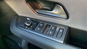 Vauxhall Grandland Electric 73kWh Ultimate SUV 5dr Electric Auto (213 ps)