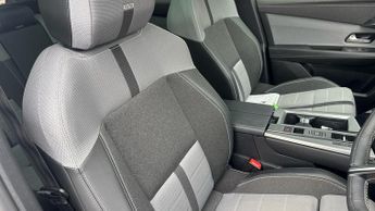 Vauxhall Grandland Electric 73kWh Ultimate SUV 5dr Electric Auto (213 ps)