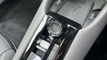 Alfa Romeo Junior 1.2 MHEV Ibrida SUV 5dr Petrol Hybrid e-DCT Euro 6 (s/s) (136 ps