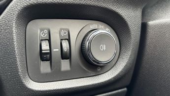 Vauxhall Corsa Electric 50kWh SE Premium Hatchback 5dr Electric Auto (136 ps)