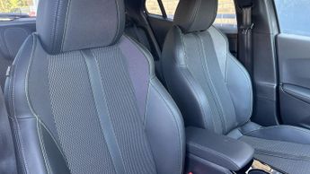 Peugeot 2008 1.2 HYBRID GT SUV 5dr Petrol Hybrid e-DSC6 Euro 6 (s/s) (145 ps)