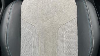 Peugeot 2008 50kWh GT Premium SUV 5dr Electric Auto (136 ps)