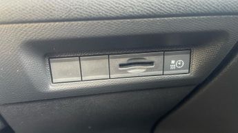 Peugeot 308 54kWh First Edition Hatchback 5dr Electric Auto (156 ps)