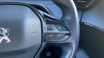Peugeot 208 50kWh Allure Hatchback 5dr Electric Auto (136 ps)
