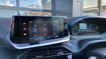 Peugeot 208 50kWh Allure Hatchback 5dr Electric Auto (136 ps)