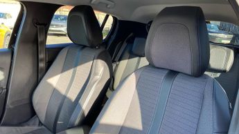 Peugeot 208 50kWh Allure Hatchback 5dr Electric Auto (136 ps)
