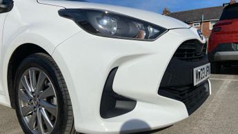 Toyota Yaris 1.5 VVT-h Icon Hatchback 5dr Petrol Hybrid E-CVT Euro 6 (s/s) (1