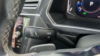 Volkswagen Tiguan 2.0 TDI R-Line Tech SUV 5dr Diesel DSG Euro 6 (s/s) (150 ps)