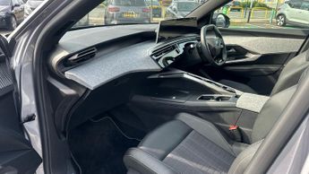Peugeot 5008 73kWh GT SUV 5dr Electric Auto (210 ps)