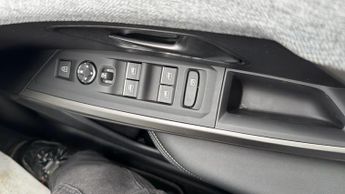 Peugeot 3008 73kWh GT SUV 5dr Electric Auto (210 ps)