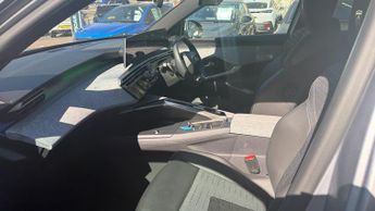 Peugeot 3008 SUV 1.2 HYBRID GT SUV 5dr Petrol Hybrid e-DSC6 Euro 6 (s/s) (136 ps)